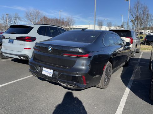 Certified 2025 BMW 760i xDrive w/ Executive Package image 21