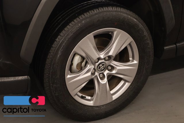 Used 2025 Toyota RAV4 XLE AWD/4WD image 7