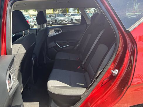 Used 2025 Kia Soul LX w/ LX Technology Package FWD image 23