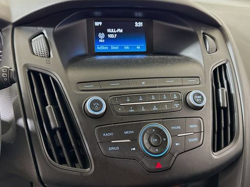 Used 2018 Ford Focus SE FWD image 12