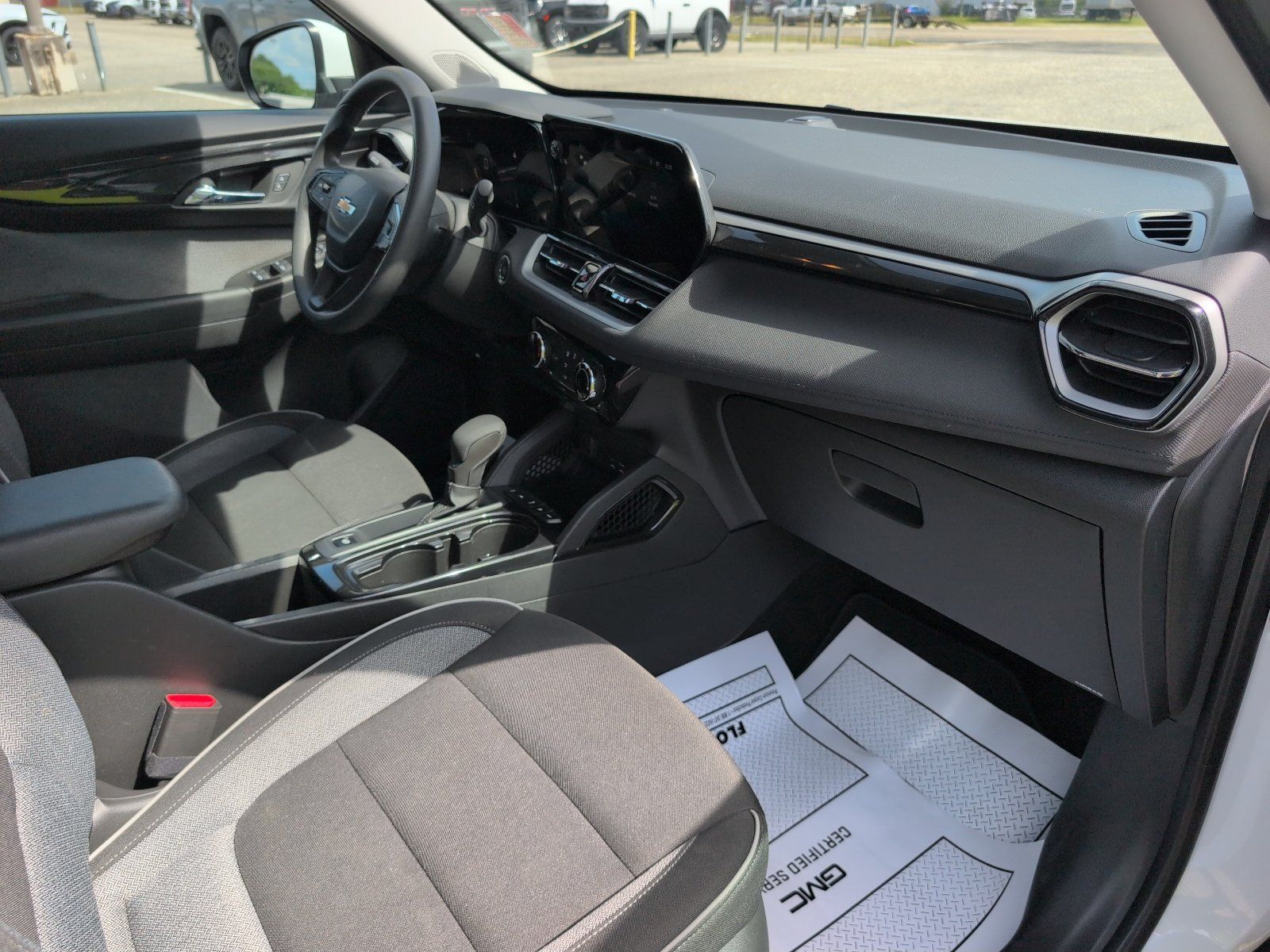 Used 2025 Chevrolet TrailBlazer LT AWD/4WD image 11