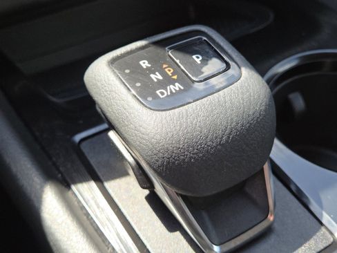 Used 2023 Nissan Rogue S AWD/4WD image 27