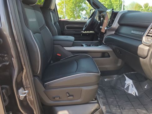 New 2026 RAM 3500 Laramie AWD/4WD image 22