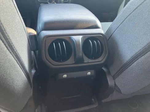Used 2024 Jeep Wrangler Unlimited AWD/4WD image 20