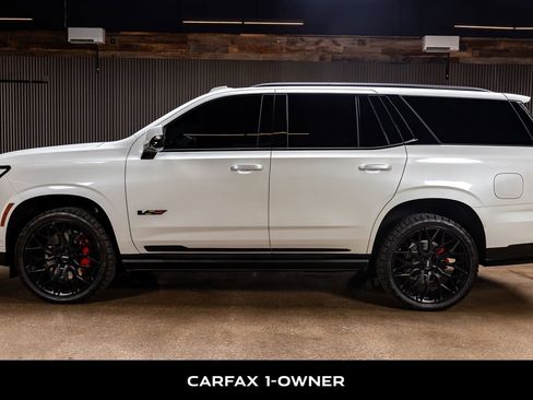 Used 2025 Cadillac Escalade V w/ LPO, ONYX Package image 5