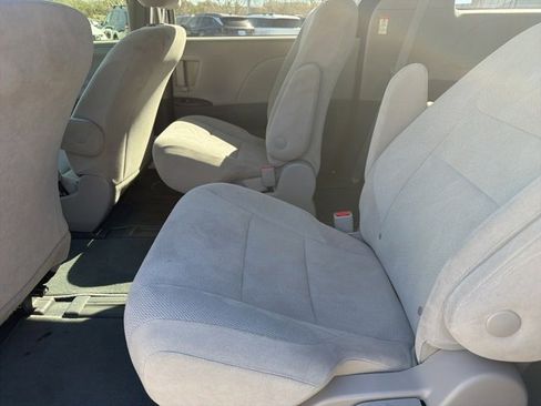 Used 2020 Toyota Sienna L image 14