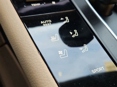 Certified 2025 Porsche Macan image 23