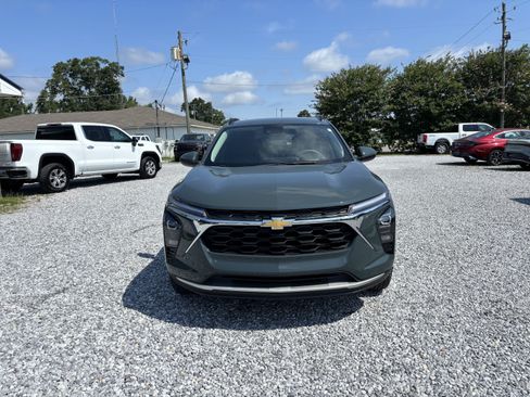 Used 2025 Chevrolet Trax LT FWD image 5