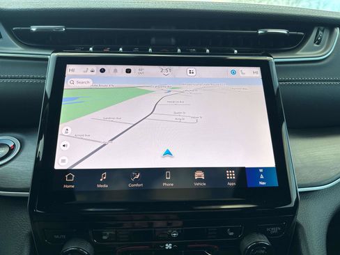 New 2025 Jeep Grand Cherokee Limited image 11