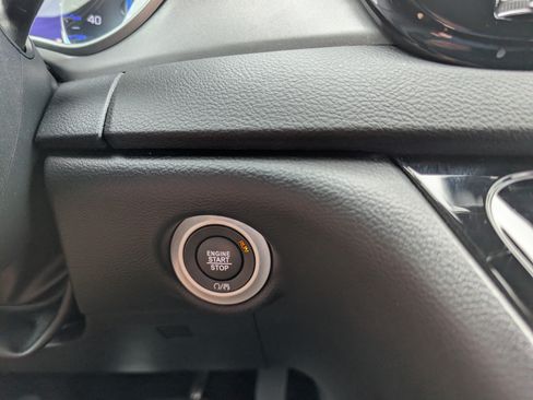 Used 2025 Chrysler Pacifica Select FWD image 26