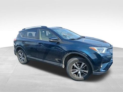 Used 2018 Toyota RAV4 XLE AWD/4WD image 10