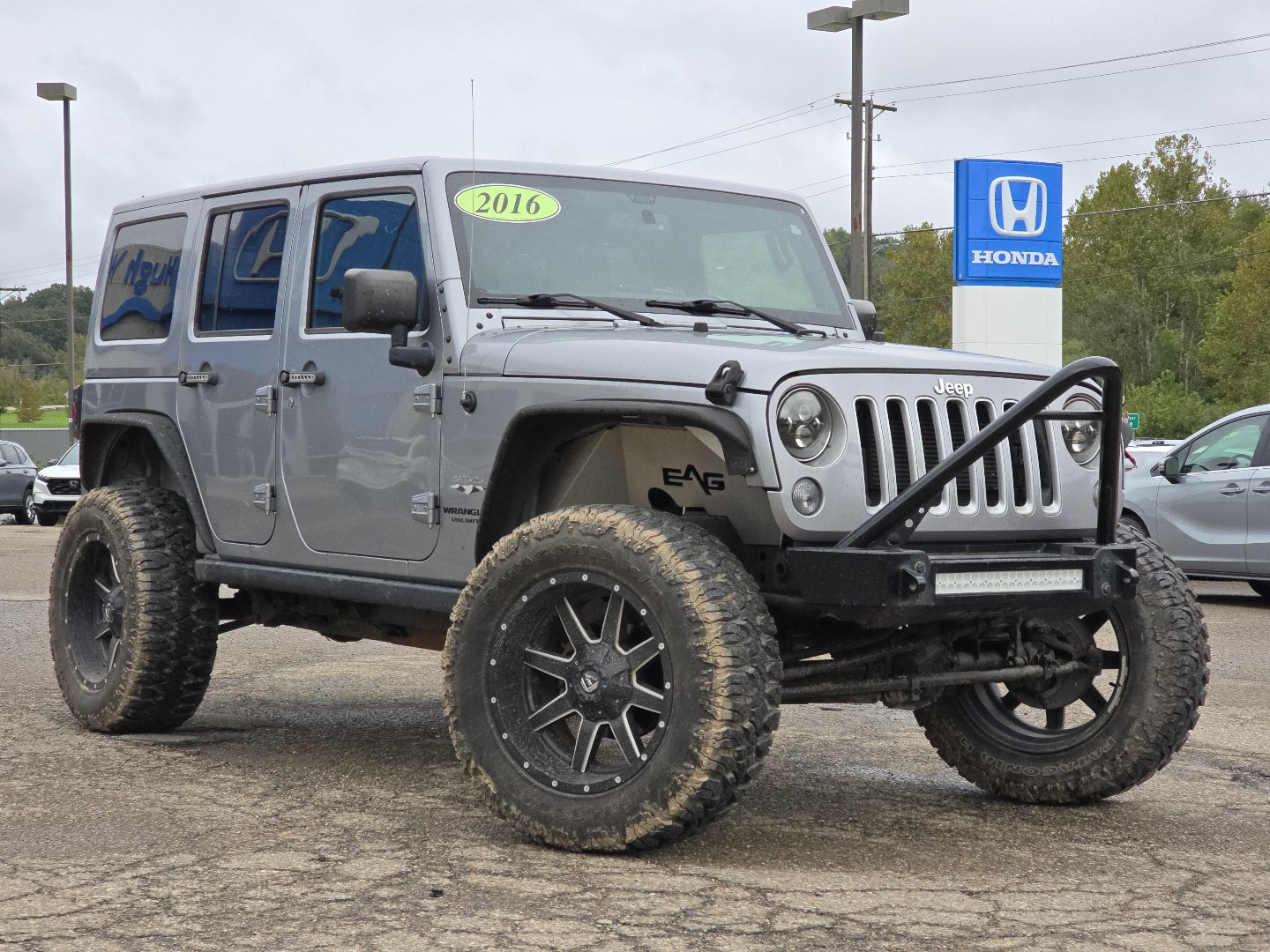 Used 2016 Jeep Wrangler Unlimited Sahara w/ Connectivity Group AWD/4WD image 1