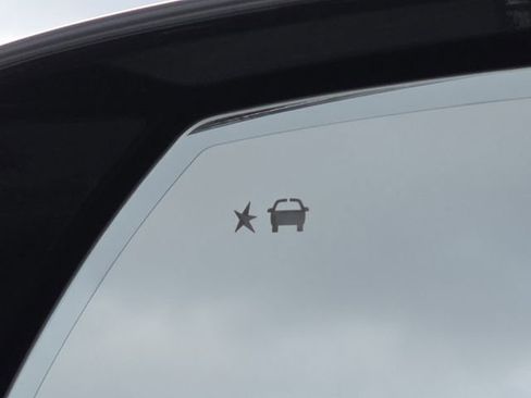 Used 2021 GMC Yukon Denali w/ Denali Ultimate Package image 12