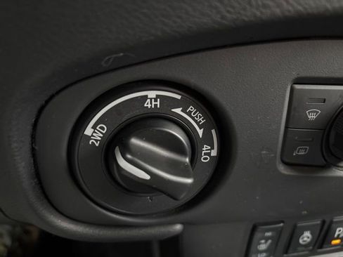 Certified 2024 Nissan Frontier SV w/ Hardbody Edition image 19