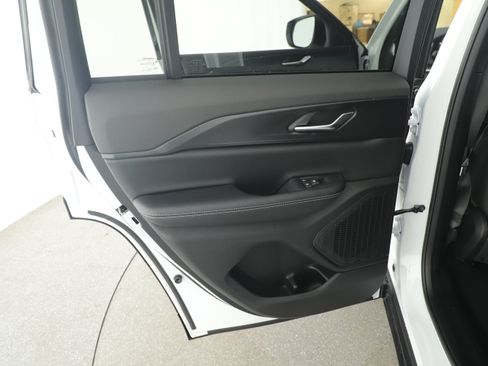 New 2025 Jeep Grand Cherokee Laredo image 15