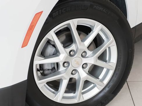 Used 2024 Chevrolet Equinox LS FWD image 2