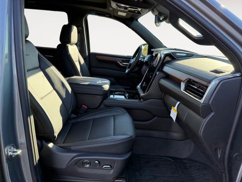 New 2026 GMC Yukon Denali w/ Sun & Power Step Package image 19