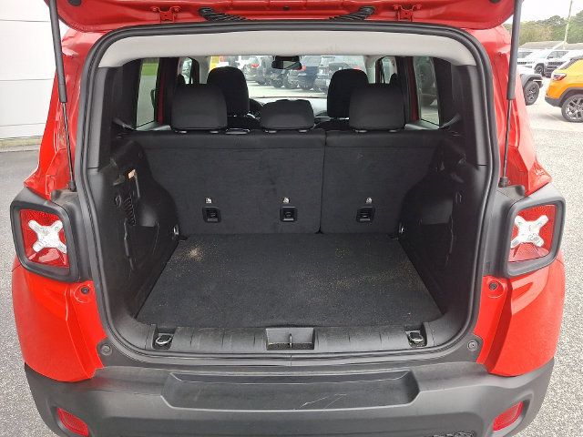 Used 2023 Jeep Renegade Latitude AWD/4WD image 28