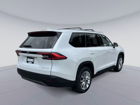 Used 2024 Toyota Grand Highlander AWD image 7