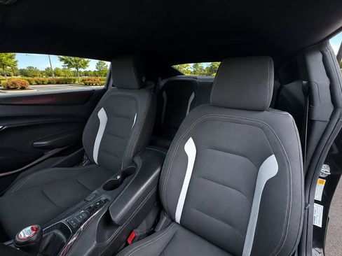 Used 2017 Chevrolet Camaro SS RWD image 10