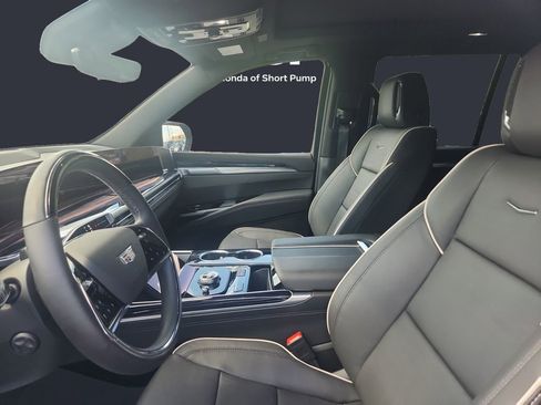 Used 2025 Cadillac Escalade Sport w/ LPO, ONYX Package image 9