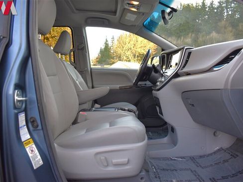 Used 2017 Toyota Sienna XLE Premium w/ Protection Package AWD/4WD image 31