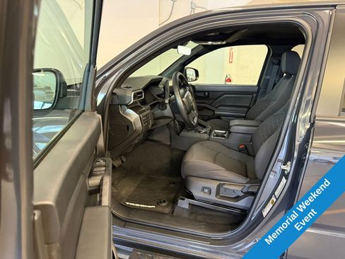 Used 2025 Toyota Tacoma SR5 AWD/4WD image 7