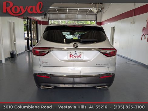 Used 2018 Buick Enclave Essence FWD image 3