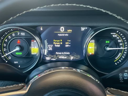 Used 2023 Jeep Wrangler Unlimited Sahara image 24