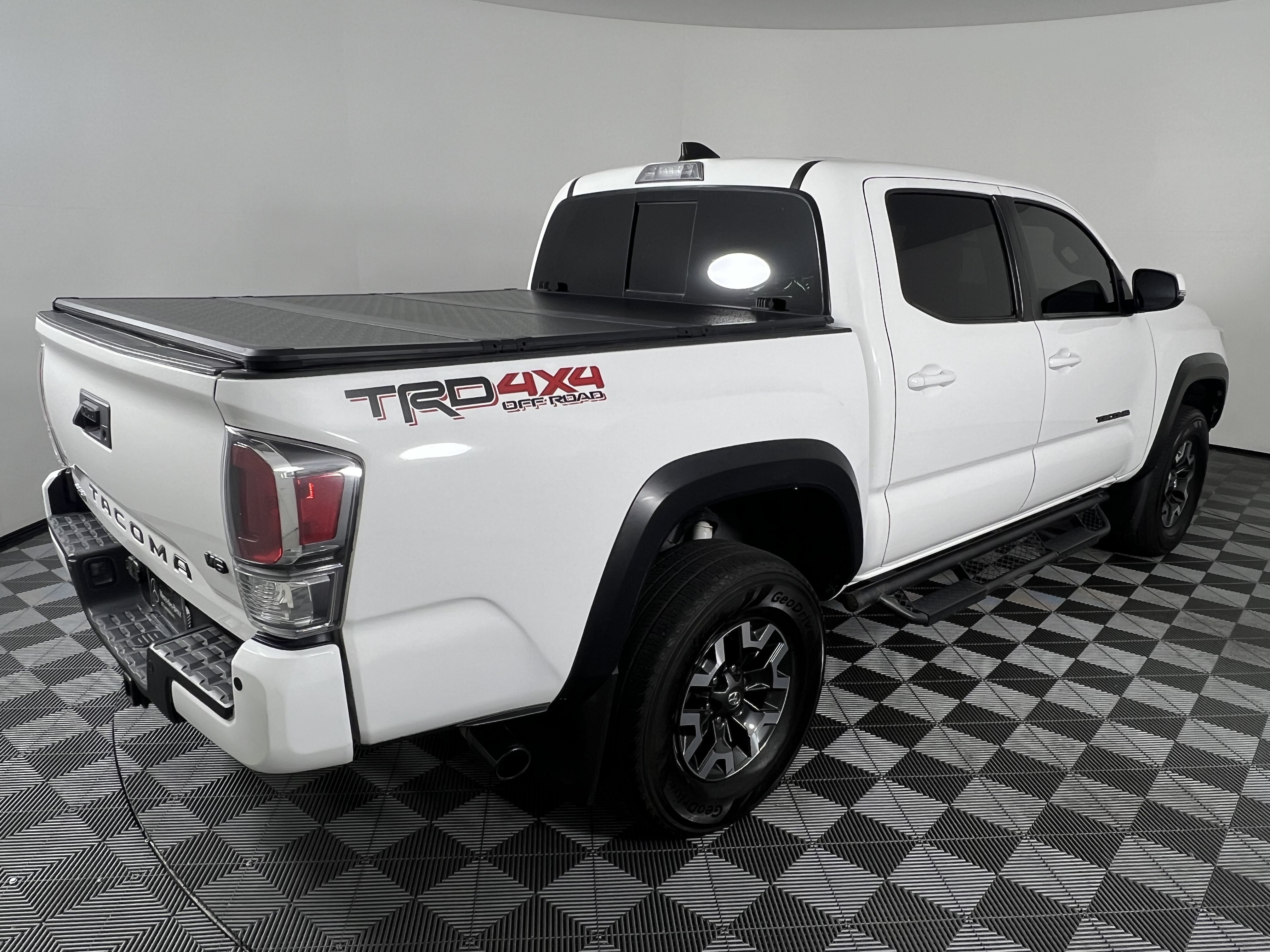 Used 2020 Toyota Tacoma TRD Off-Road w/ Technology Package AWD/4WD image 12