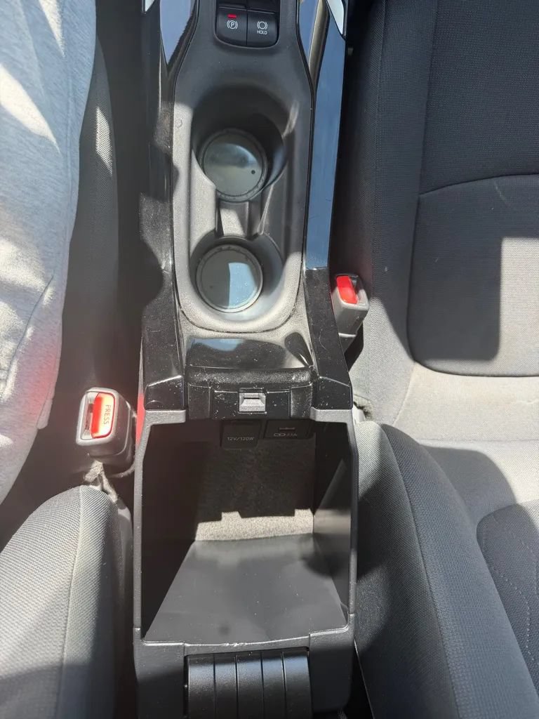 Used 2020 Toyota Corolla LE FWD image 18