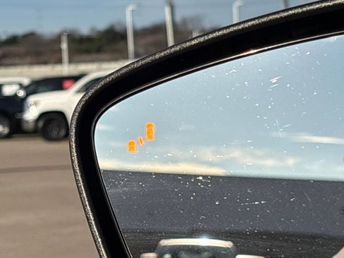 Used 2020 Ford Escape Titanium image 9