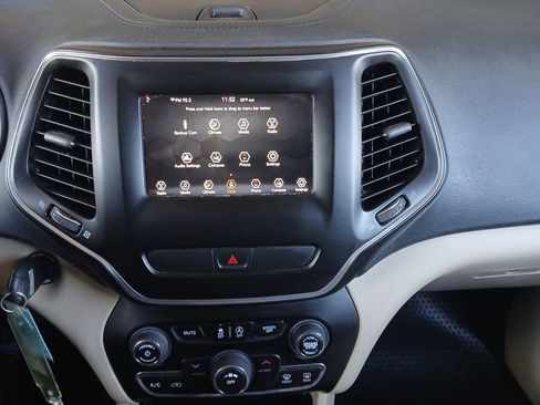 Used 2019 Jeep Cherokee Latitude w/ Popular Appearance Group image 7