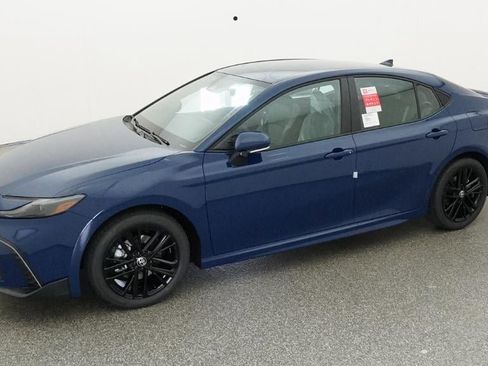 New 2026 Toyota Camry SE image 2