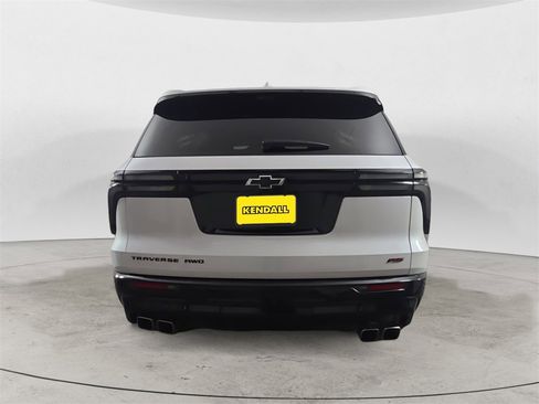 Used 2024 Chevrolet Traverse RS image 4