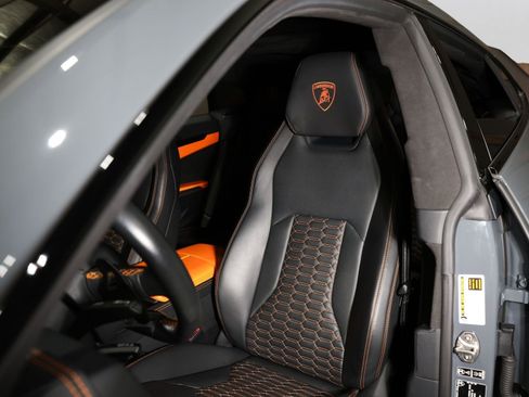 Used 2022 Lamborghini Urus AWD/4WD image 34