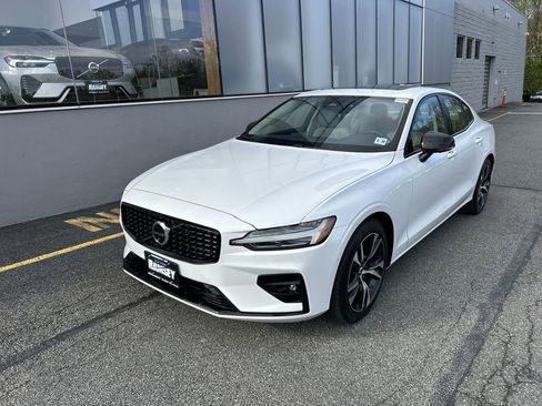 Certified 2025 Volvo S60 B5 Plus FWD image 4
