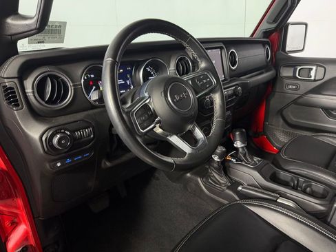 Used 2022 Jeep Wrangler Unlimited Sahara AWD/4WD image 21