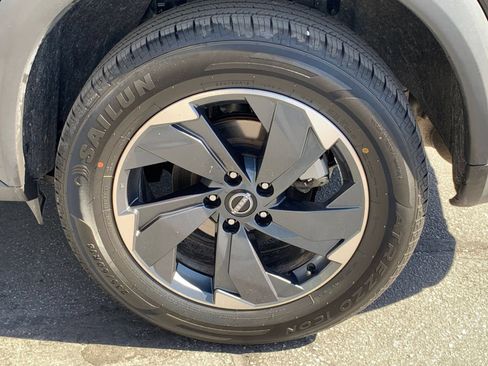 Used 2025 Nissan Rogue SV AWD/4WD image 59