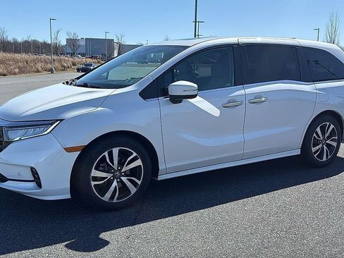 Used 2023 Honda Odyssey Touring image 14