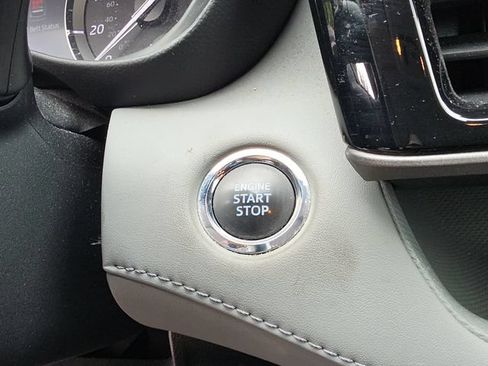 Used 2022 Toyota Highlander XLE FWD image 28