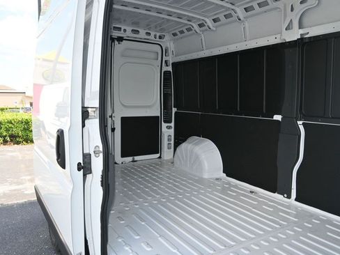 Used 2026 RAM ProMaster 2500 w/ Convenience Group FWD image 14