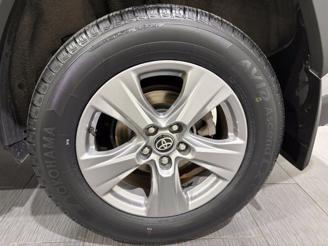 Used 2023 Toyota RAV4 XLE AWD/4WD image 23