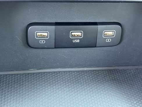 Used 2024 Kia Carnival LX image 22