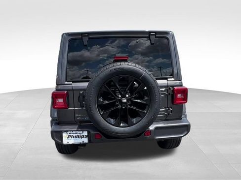 Used 2025 Jeep Wrangler Unlimited Sahara AWD/4WD image 5