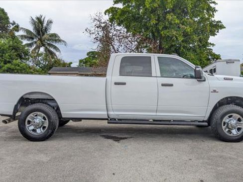 Used 2023 RAM 2500 Tradesman w/ Chrome Appearance Group AWD/4WD image 9