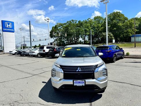 Used 2022 Mitsubishi Outlander ES AWD/4WD image 2