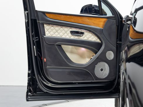 Used 2021 Bentley Bentayga w/ First Edition Specification AWD/4WD image 61