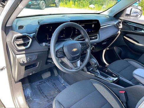 Used 2025 Chevrolet TrailBlazer LT AWD/4WD image 8