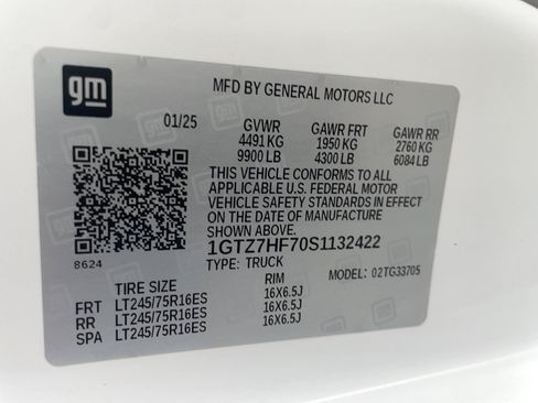 Used 2025 GMC Savana 3500 Extended RWD image 15